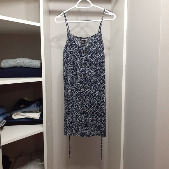 Adorable Summer Dress - Picture 1 of 3